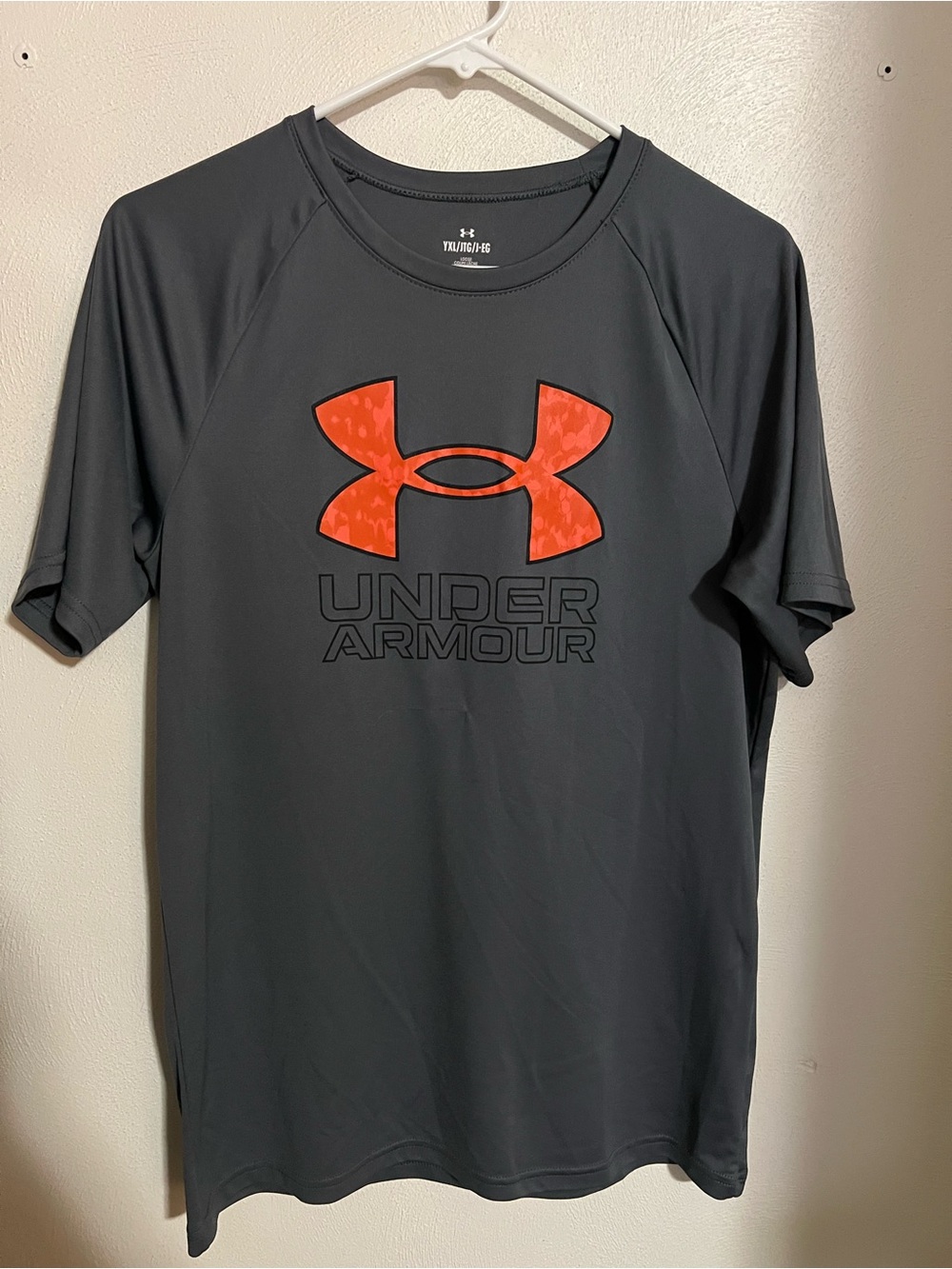 UNDER ARMOUR Classic Quick Dry Athletic Athleisure T Shirt Grey Orange Boy's‎ XL